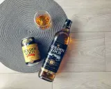Złoty **Golden Loch** whisky i napój z colą, gotowe do degustacji.