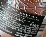 Etykieta Highland Park Cask Strength Release No. 4, z nutami dymu torfowego i cytrusów, destylowana w Kirkwall, Szkocja.
