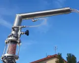 Szklana kolumna destylacyjna z miedzianym wypełnieniem, część zaawansowanych rodzajów destylatorów.