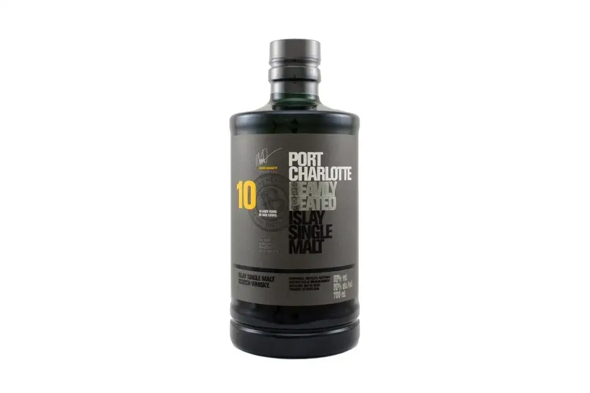 Port Charlotte Heavily Peated 10, 10-letnia whisky single malt z Islay, dojrzewająca w dębowych beczkach.