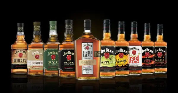 Różne rodzaje Jim Beam: Devil's Cut, Bonded, Rye, Black Extra-Aged, Single Barrel, Apple, Honey, Red Stag, Fire, Maple.